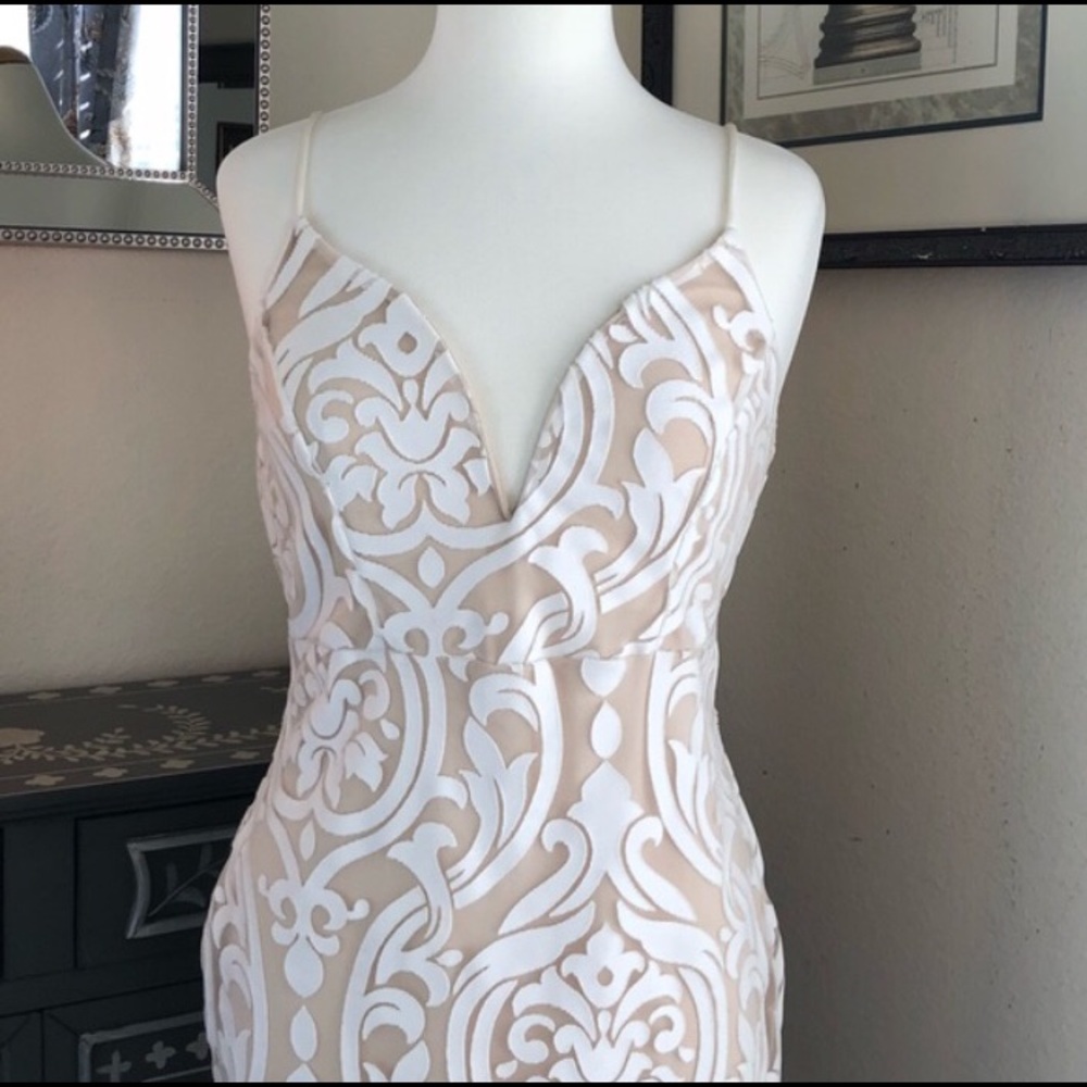 💃🏻Charlotte Russe nude bodycon dress🤍